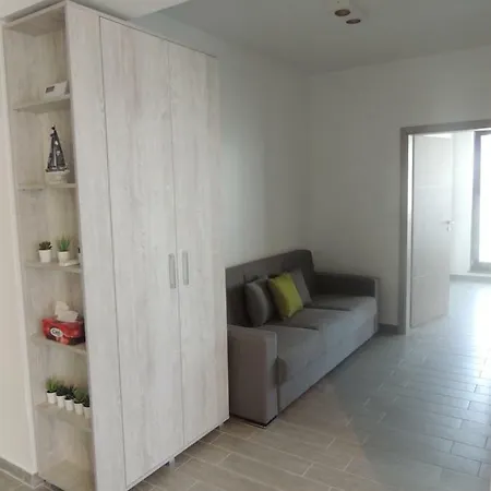 Millberry Beach Apts דירה *